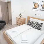 Very Central Extra Large Brand New Aircon Apartment