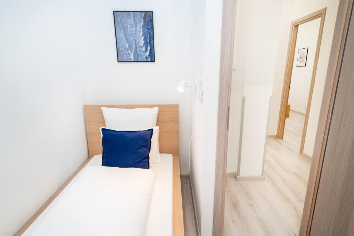 Very Extra Large Brand New Aircon Apartment *