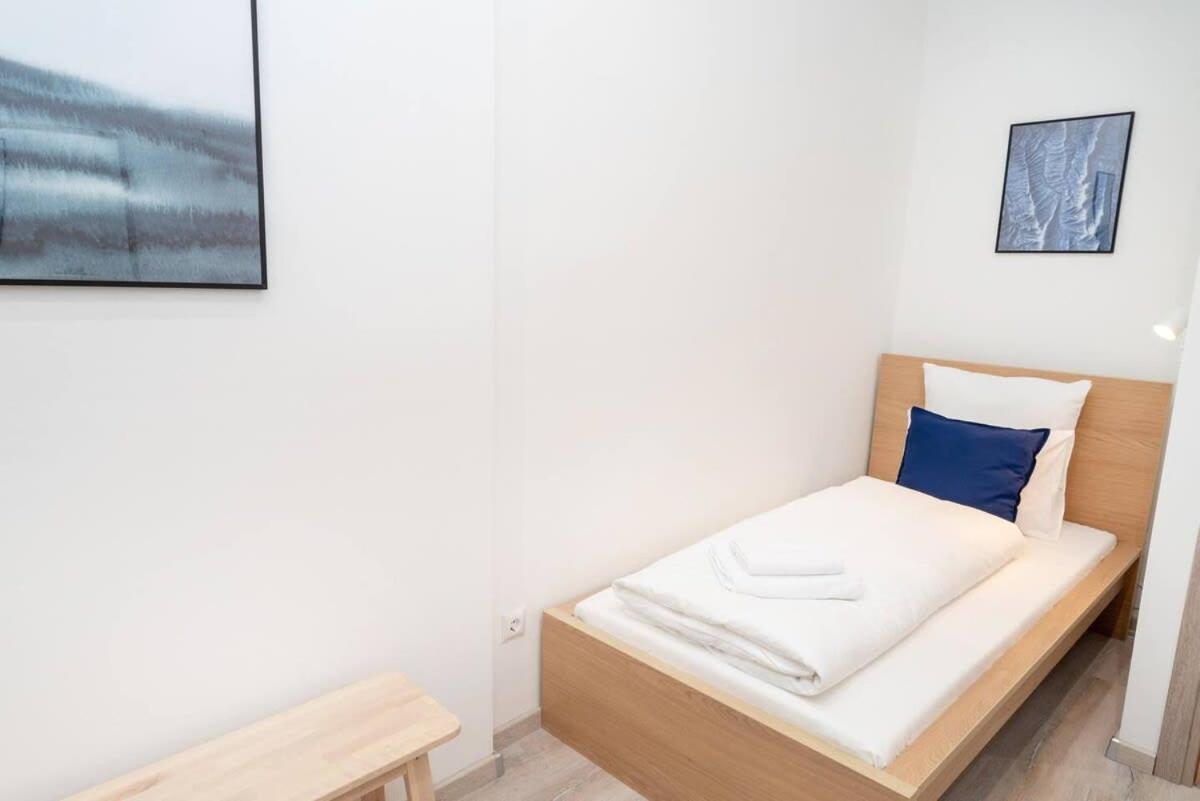 Very Extra Large Brand New Aircon * Budapest