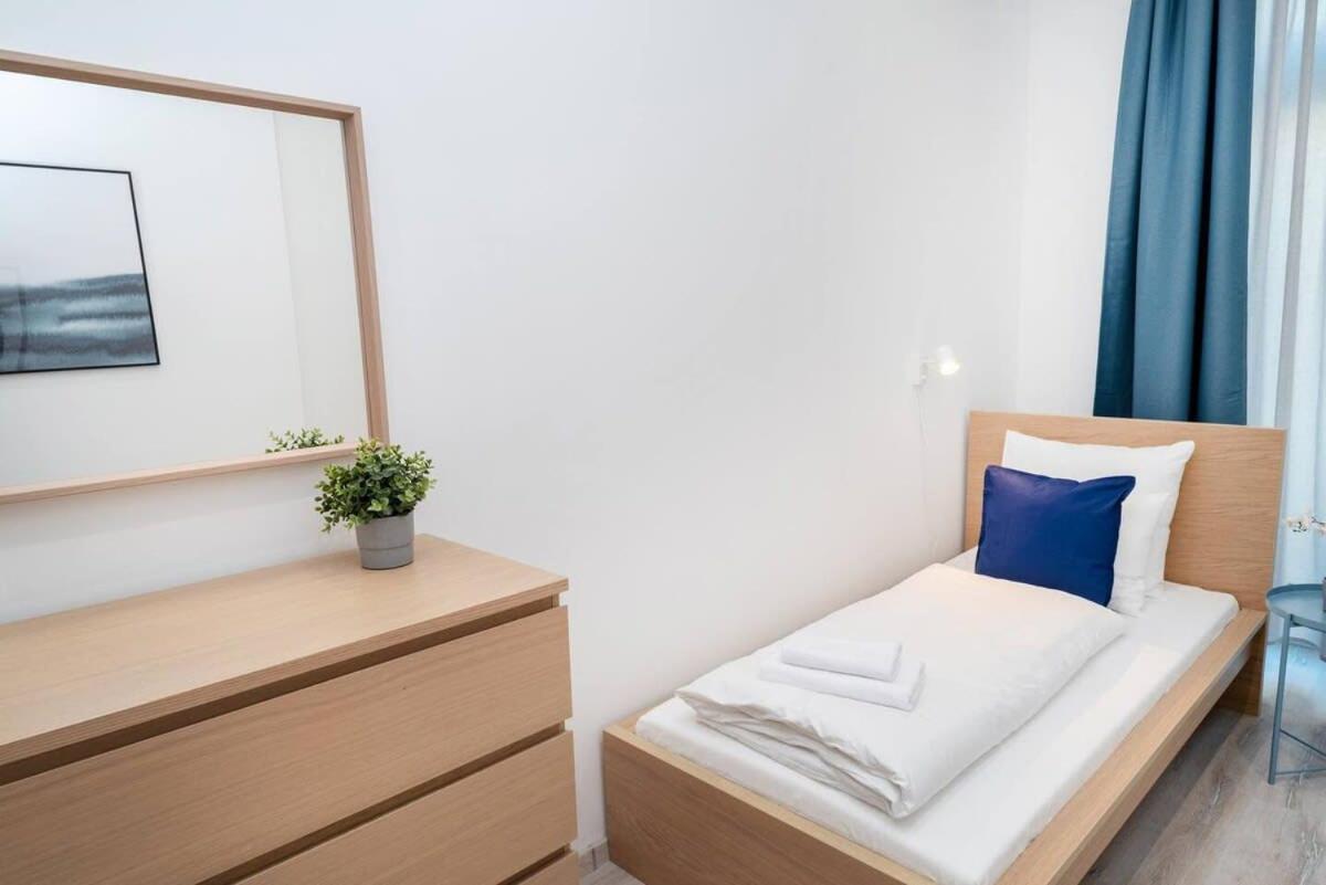 Apartment Very Extra Large Brand New Aircon *