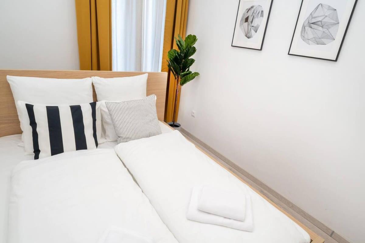 Very Extra Large Brand New Aircon Apartment Budapest