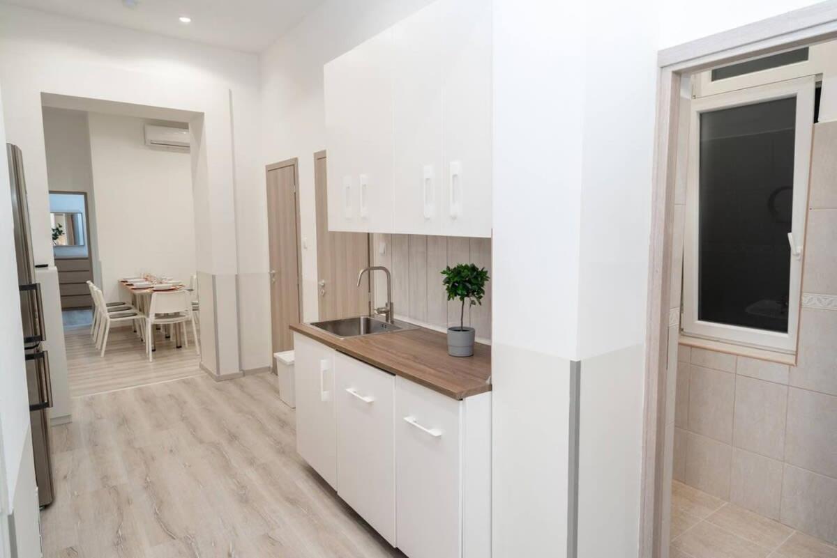 Very Extra Large Brand New Aircon Apartmán *